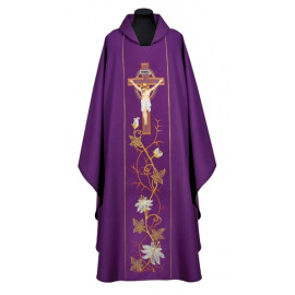 Richly embroidered chasuble (001A)