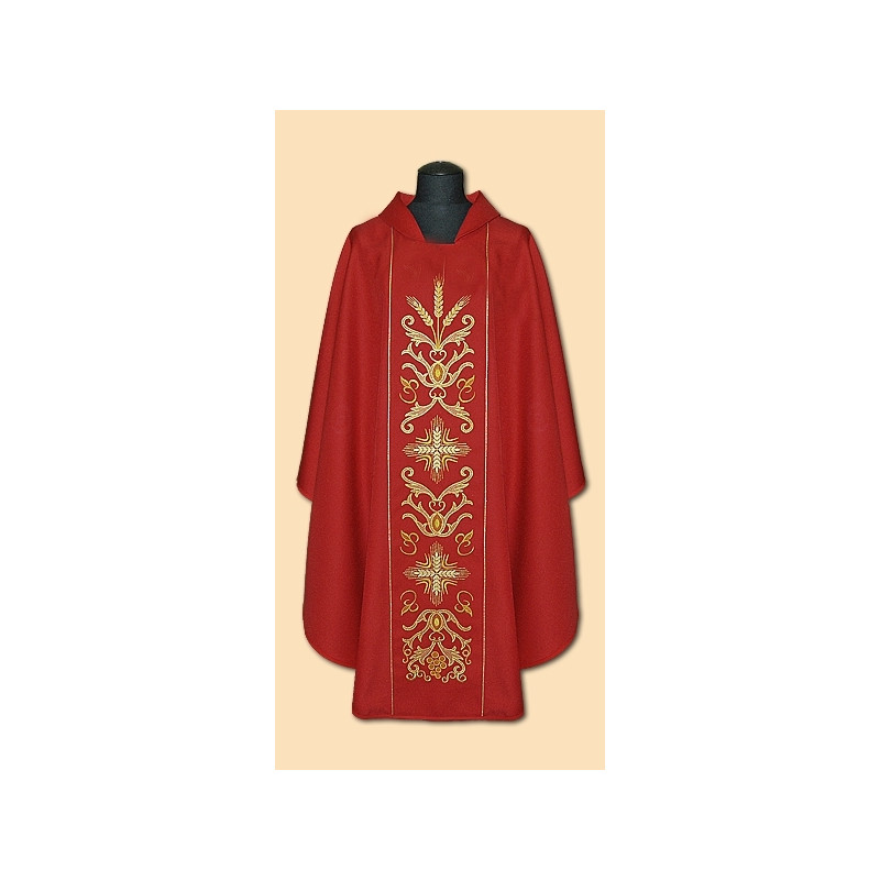Richly embroidered chasuble (783)