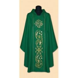 Richly embroidered chasuble (782)
