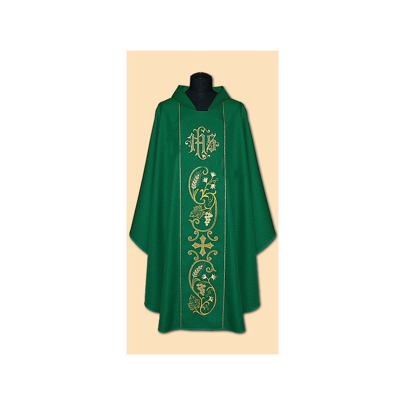 Richly embroidered chasuble (782)