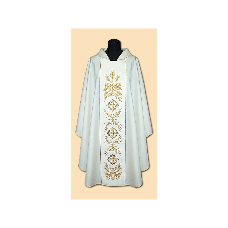 Richly embroidered chasuble (781)