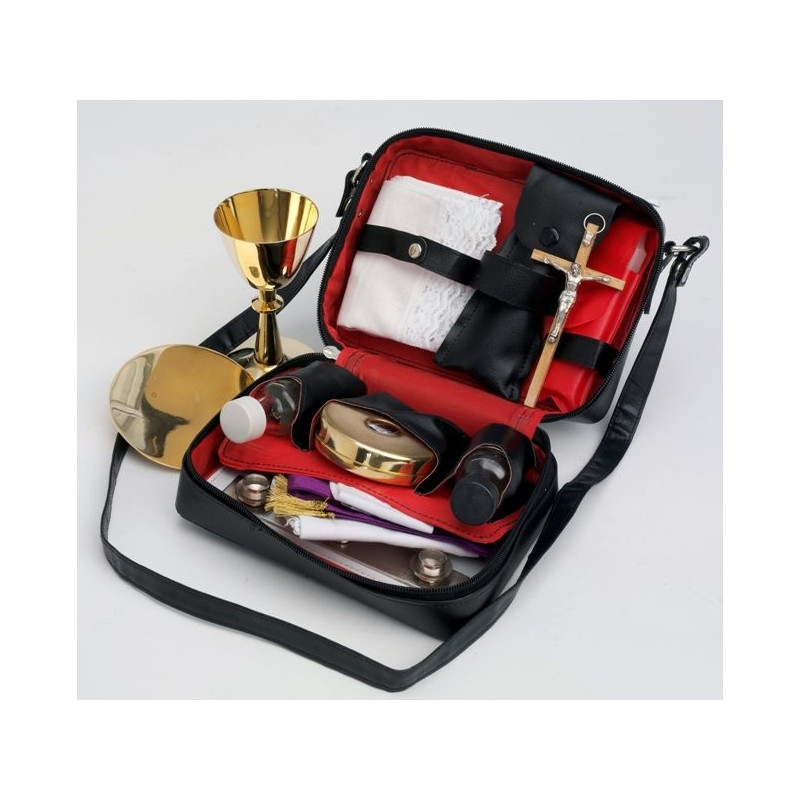 The celebrant's suitcase - Travelling liturgical set