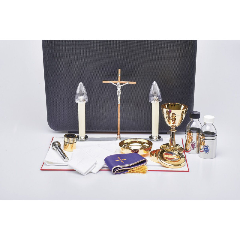 Travel set for a priest - suitcase of a celebrant (1)