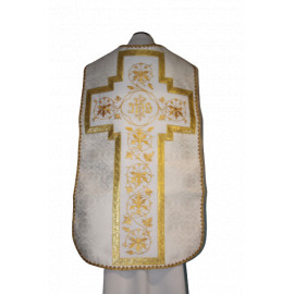 Roman chasuble ecru, IHS rosette (55)
