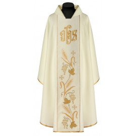 Richly embroidered chasuble (87A)