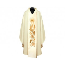 Richly embroidered chasuble (88A)