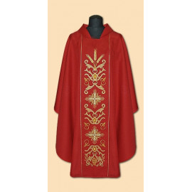 Richly embroidered chasuble (783)