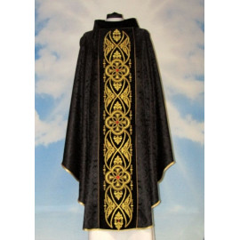 Chasuble with black rosette - embroidered velvet belt (7)
