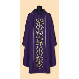 Richly embroidered chasuble (784)