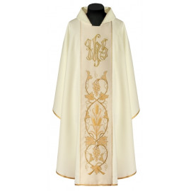 Richly embroidered chasuble (86A)