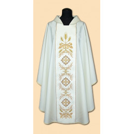 Richly embroidered chasuble (781)