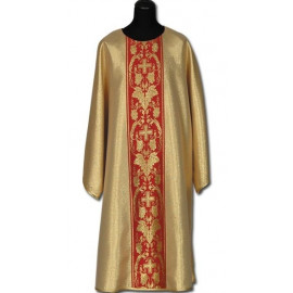 Gold dalmatic with red belt + stole